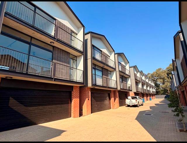2 BEDROOM TOWNHOUSE FOR SALE IN OLYMPUS AH